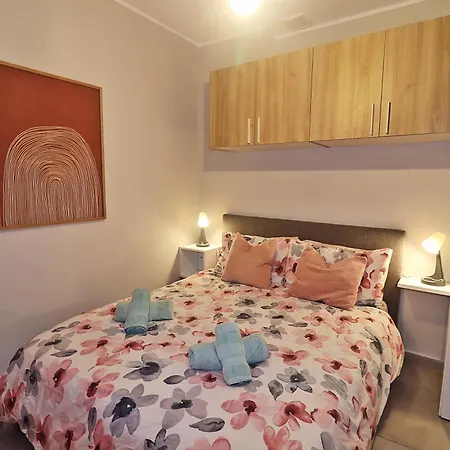 Lovely 3br Next To Bus Terminus Sleeps8