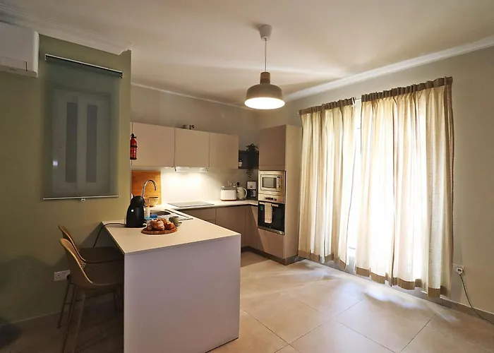 Lovely 3br Next To Bus Terminus Sleeps8 * St. Paul's Bay