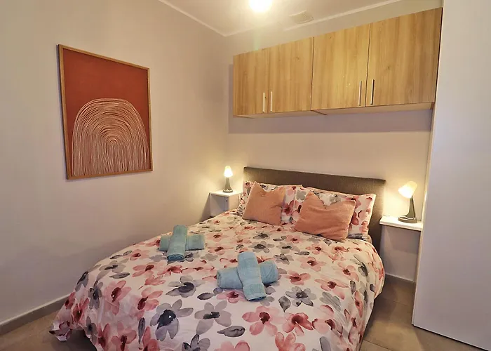 Lovely 3br Next To Bus Terminus Sleeps8