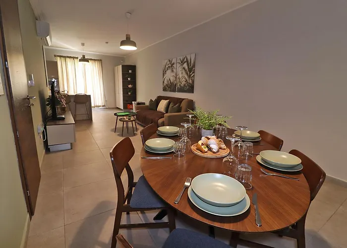 Apartment Lovely 3br Next To Bus Terminus Sleeps8