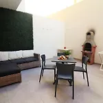 Lovely 3br Next To Bus Terminus Sleeps8 Διαμέρισμα