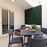Lovely 3br Next To Bus Terminus Sleeps8