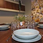 Διαμέρισμα Lovely 3br Next To Bus Terminus Sleeps8