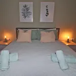 Διαμέρισμα Lovely 3br Next To Bus Terminus Sleeps8 *