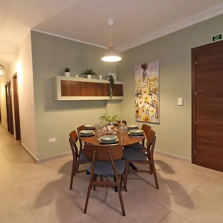 Lovely 3br Next To Bus Terminus Sleeps8 Apartman