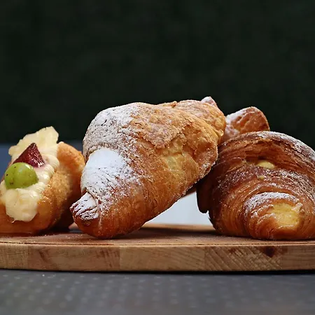 Lovely Next To Bus Terminus * 圣保罗湾城