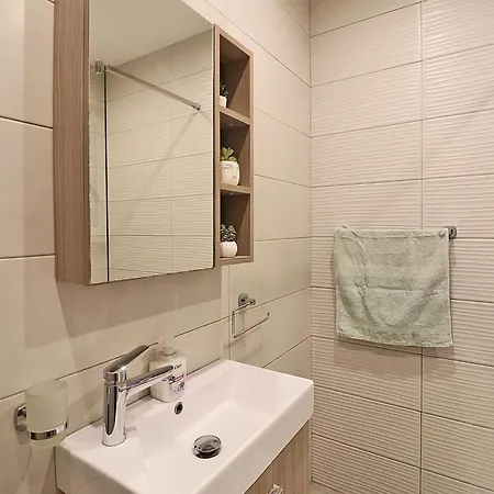 Lovely Next To Bus Terminus * 圣保罗湾城