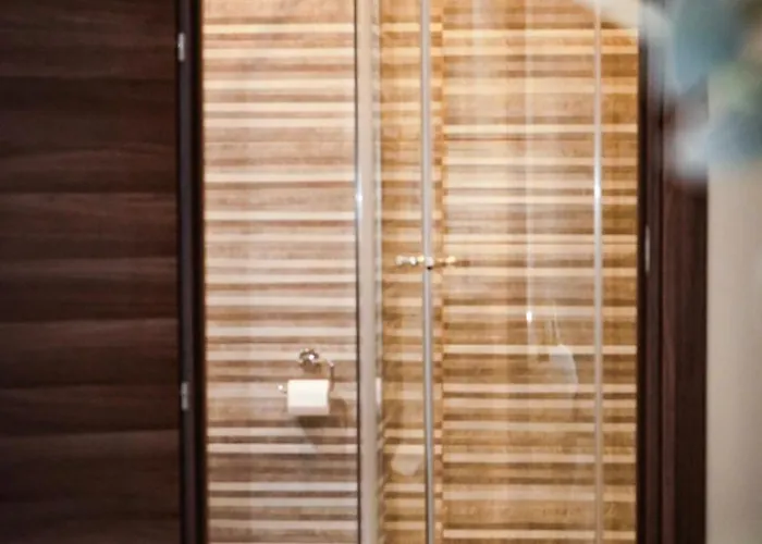 Апартаменты Lovely Next To Bus Terminus *