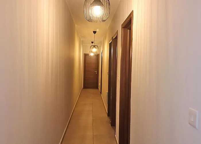 Lovely Next To Bus Terminus Апартаменты *