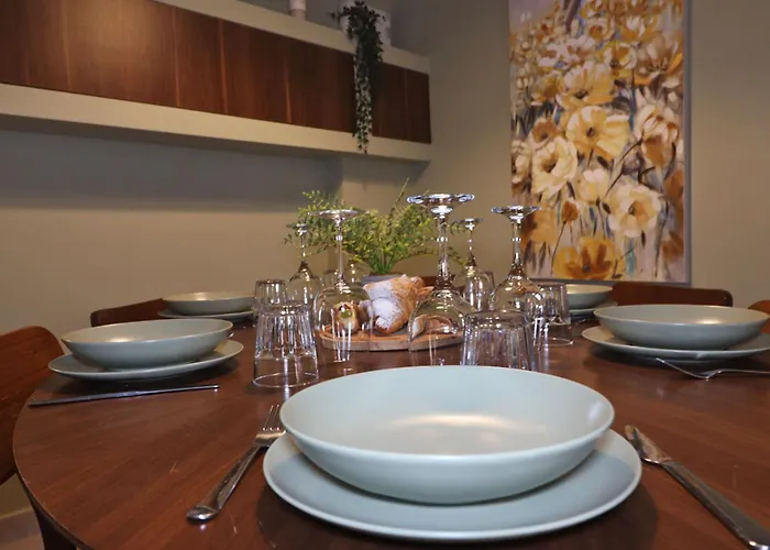 Апартаменты Lovely Next To Bus Terminus