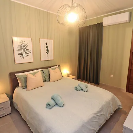 Lovely 3br Next To Bus Terminus Sleeps8 * St. Paul's Bay